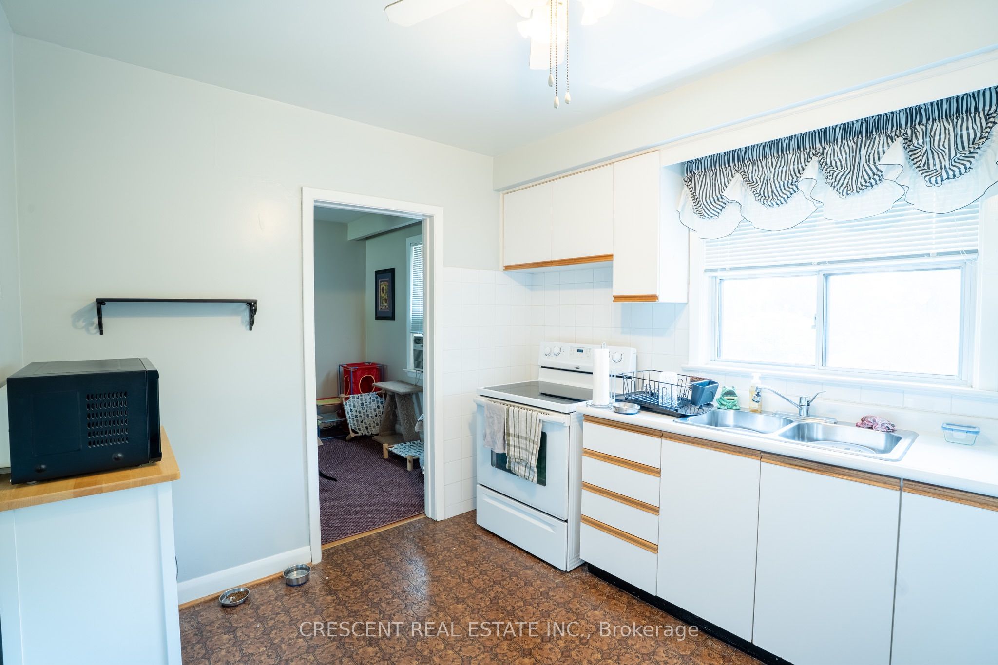 35 Laburnham Avenue UPPER, Toronto, ON M8W 1S6 photo 4