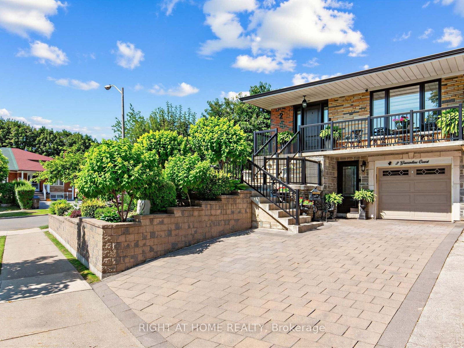 2 Grenadine Court, Toronto, ON M9L 2H6 photo 2