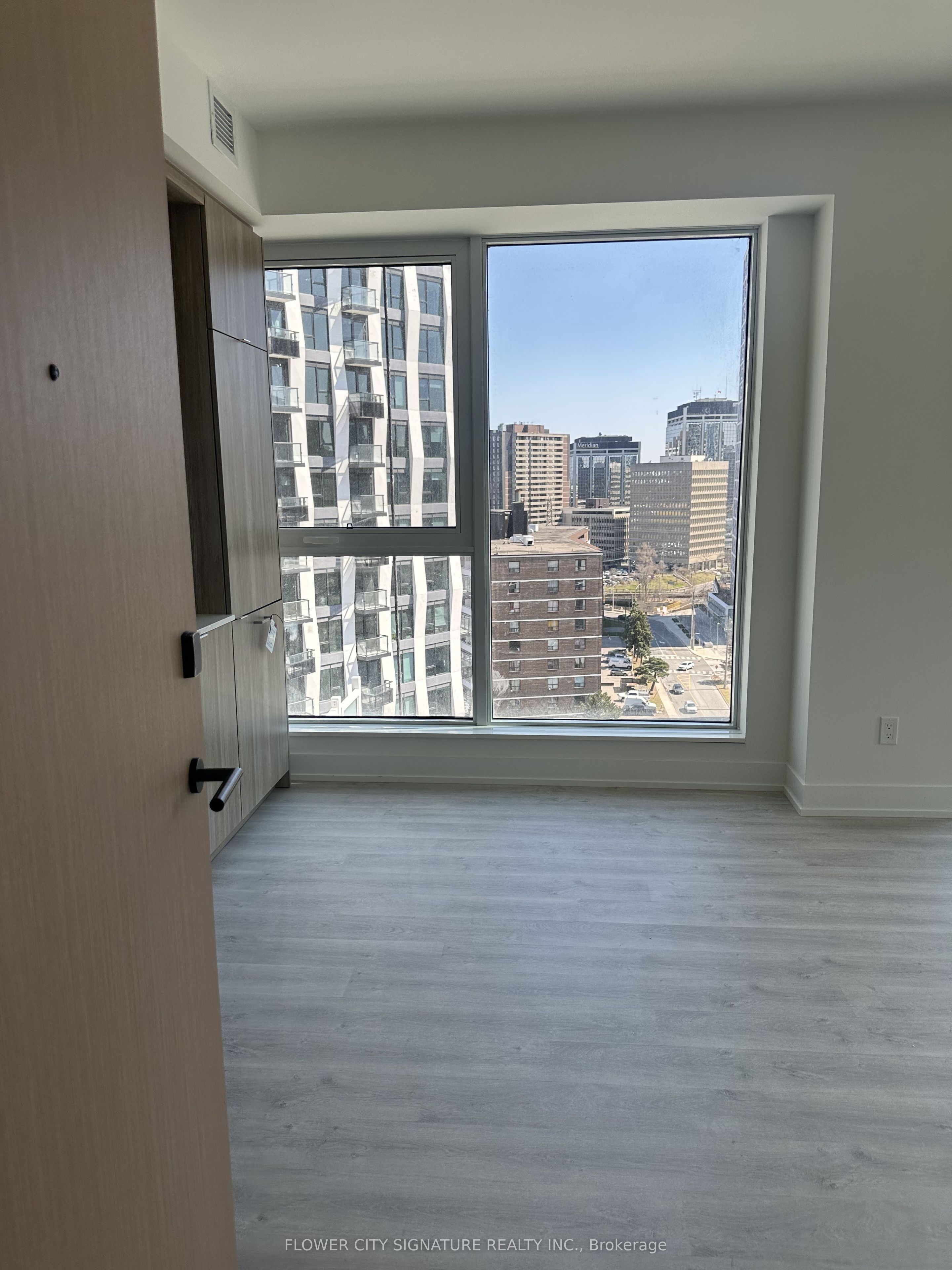 25 Cordova Avenue 1405, Toronto, ON M9A 0E5 photo 2