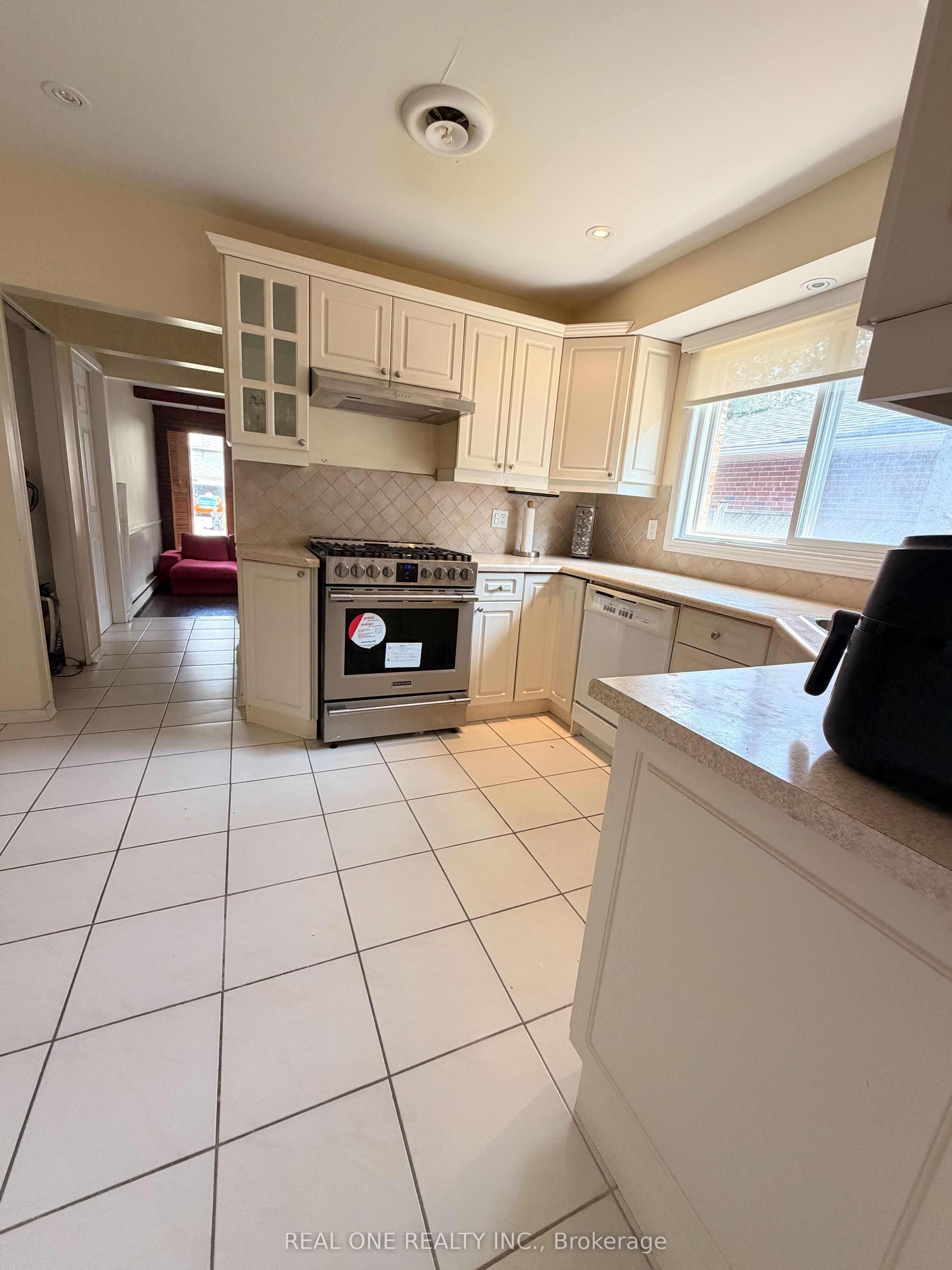 2150 Herridge Drive, Mississauga, ON L5K 1N6 photo 4