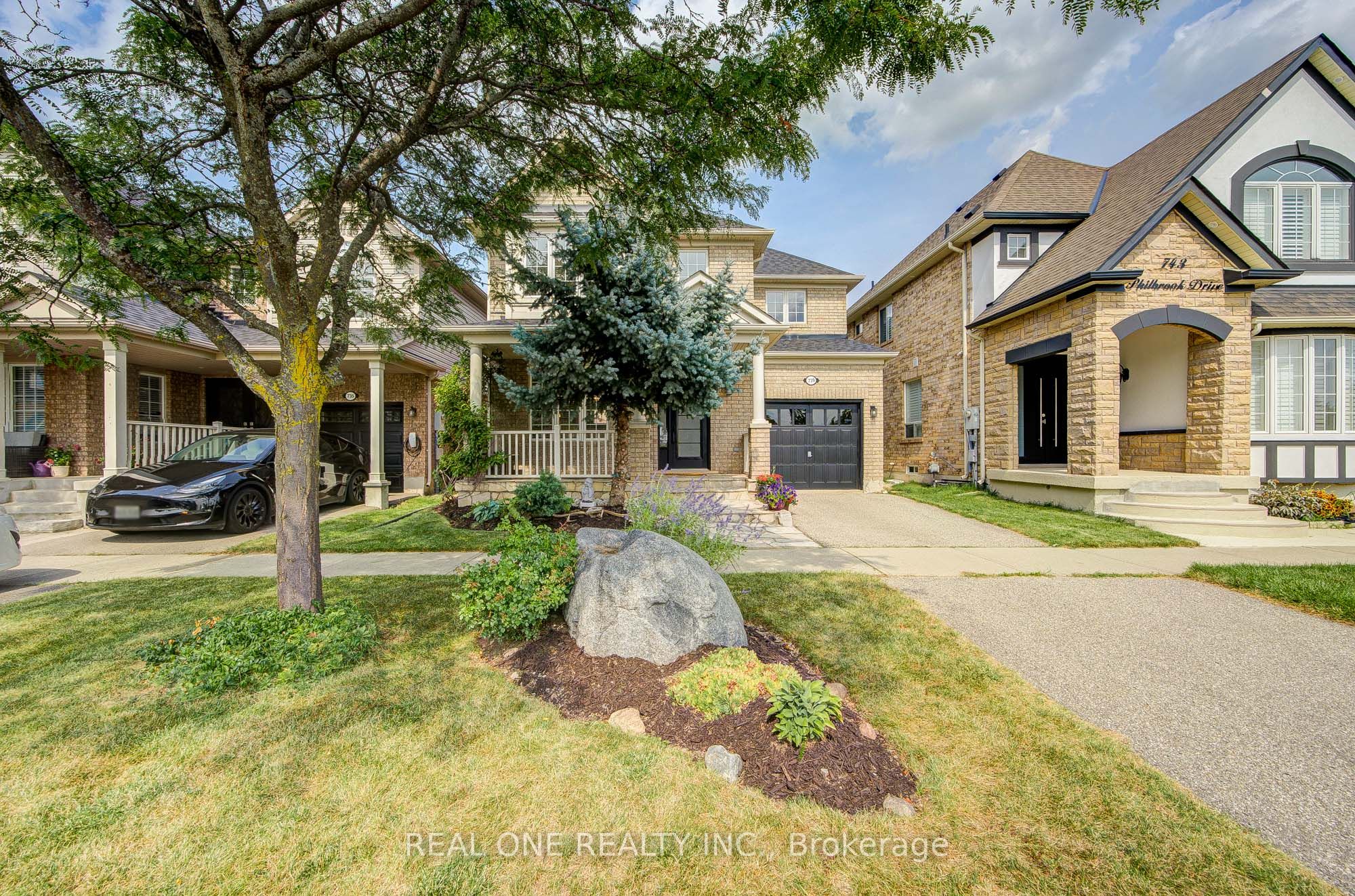 739 Philbrook Drive, Milton, ON L9T 0E9 photo 2
