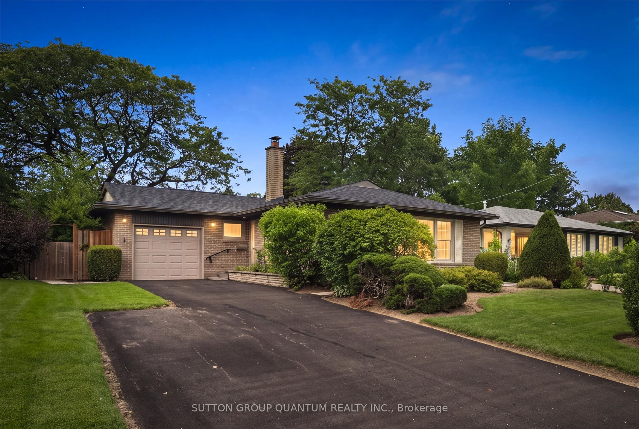 1027 Argus Drive, Mississauga, ON L4Y 2L9 photo 2