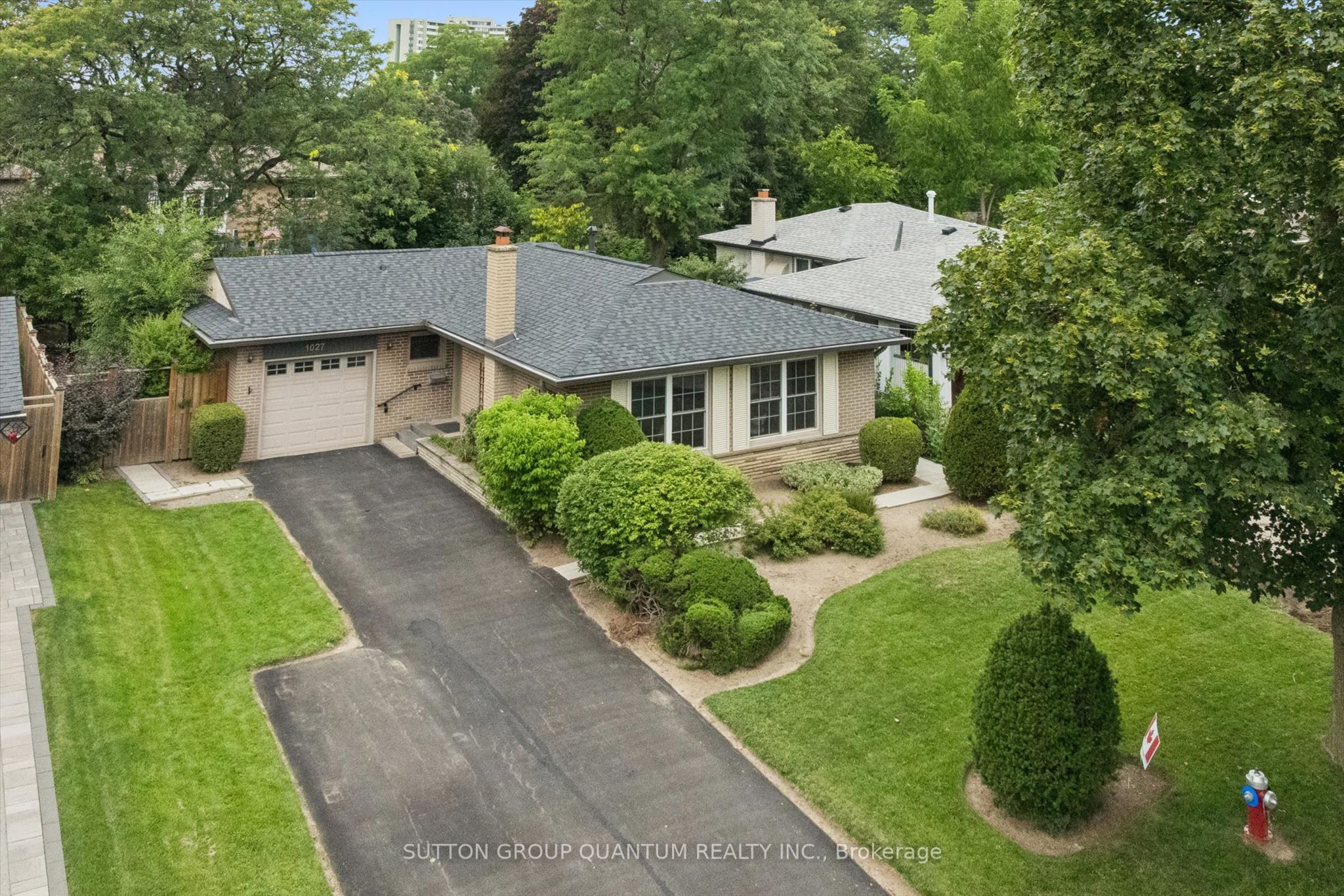1027 Argus Drive, Mississauga, ON L4Y 2L9 photo 3