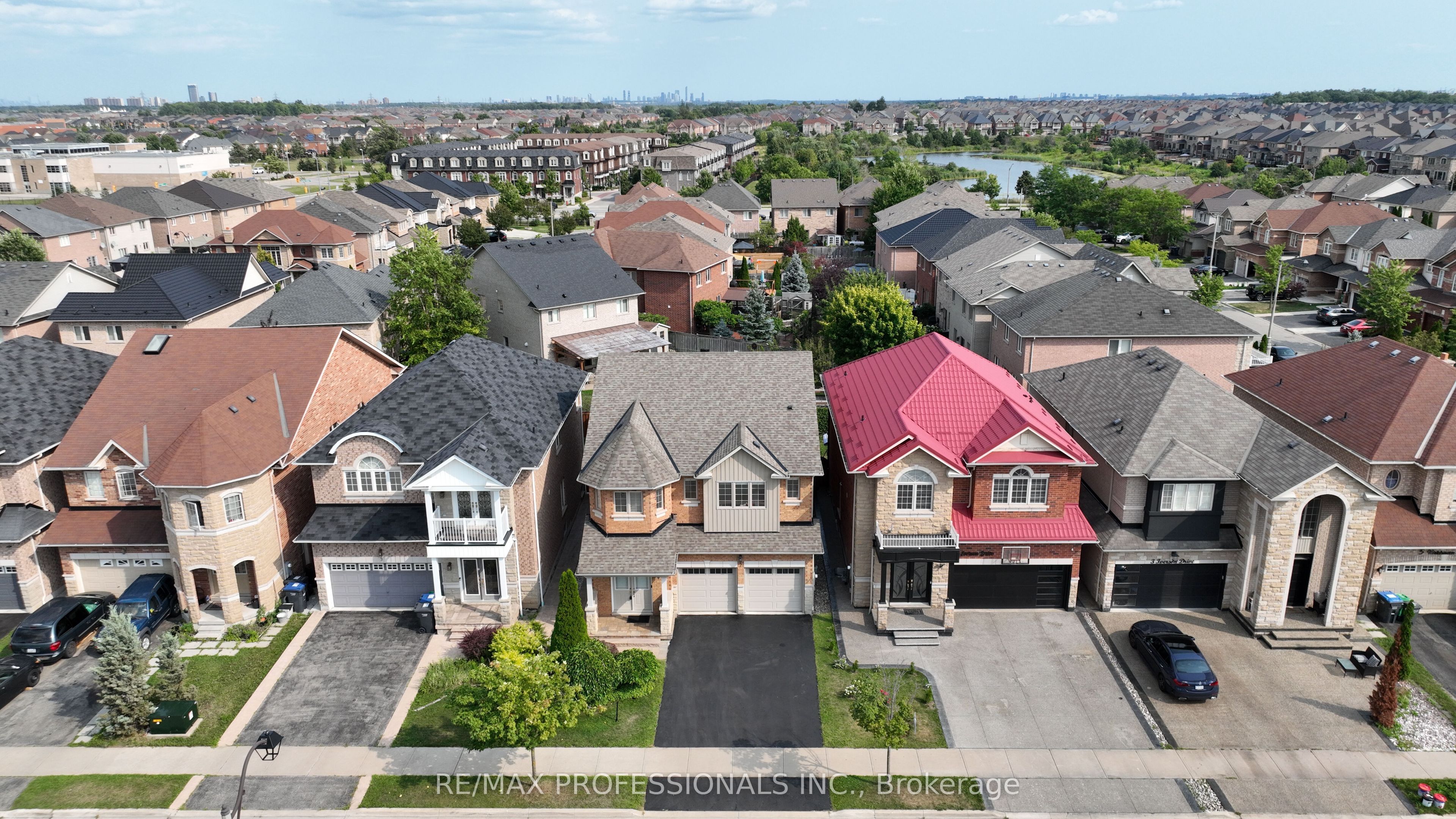 7 Iverson Drive, Brampton, ON L6X 0P4 photo 2