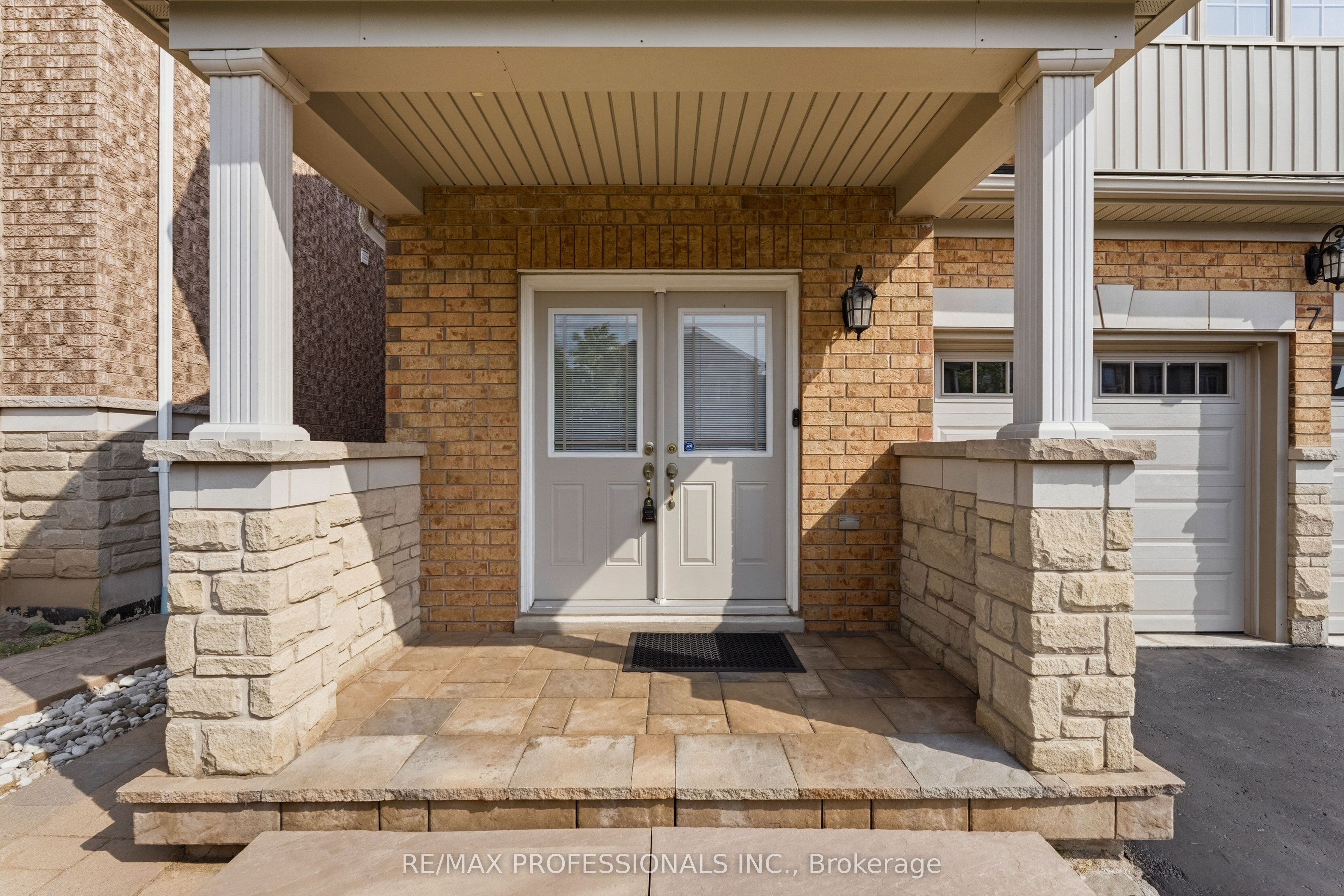 7 Iverson Drive, Brampton, ON L6X 0P4 photo 5