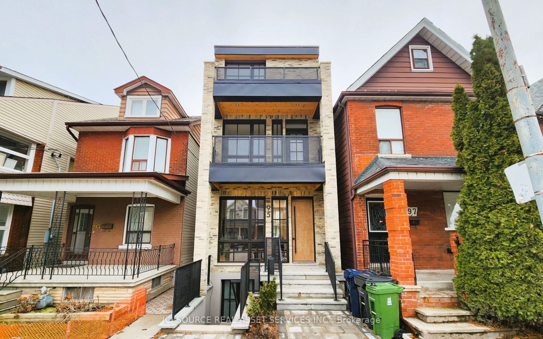 95 Hallam Street Lower Unit (Unit #1), Toronto, ON M6H 1W7 photo 2