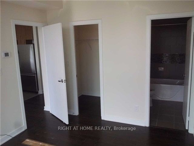4099 Brickstone Mews Parkway 2706, Mississauga, ON L5B 3M8 photo 4