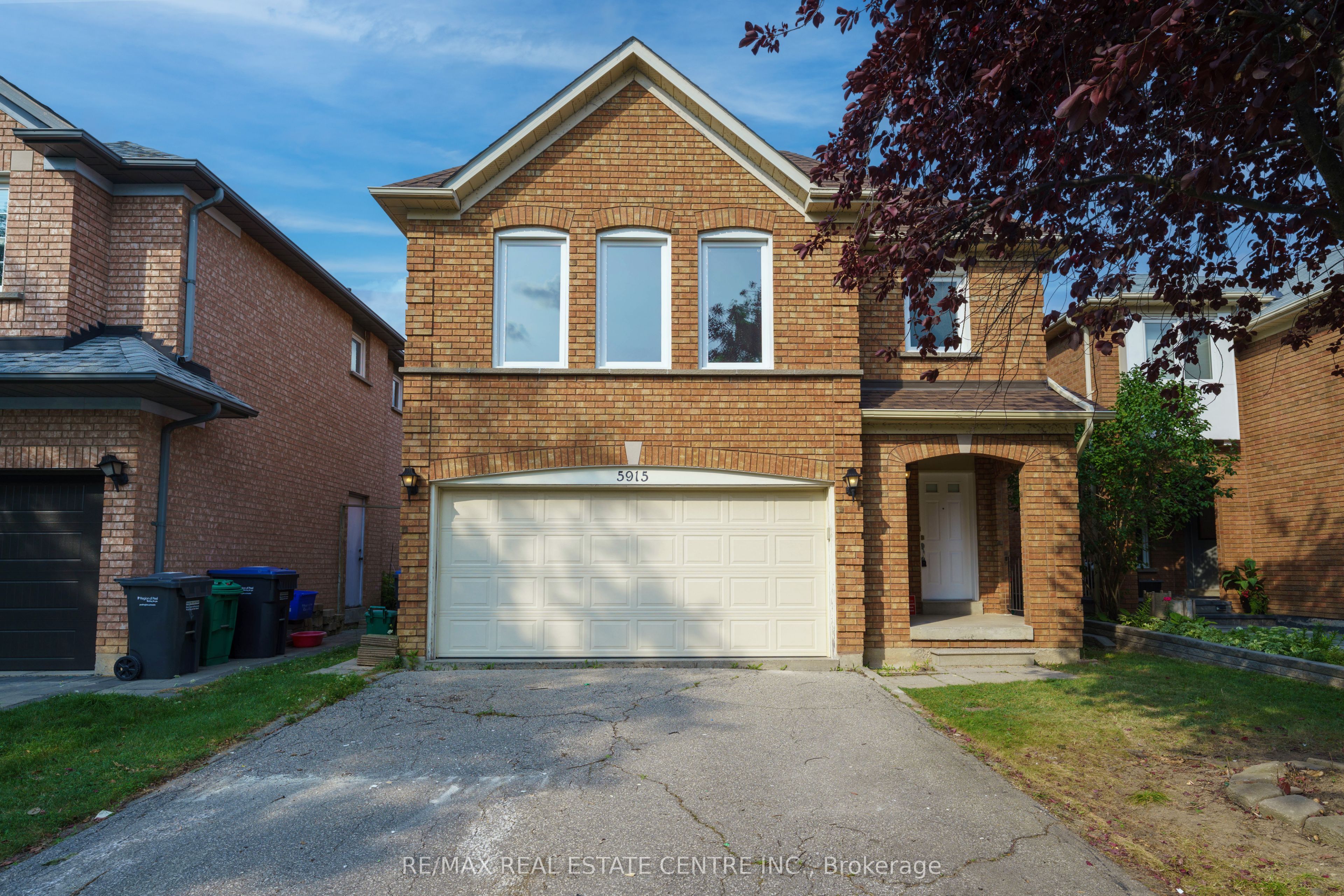 5915 Hemingway Road, Mississauga, ON L5M 5K8