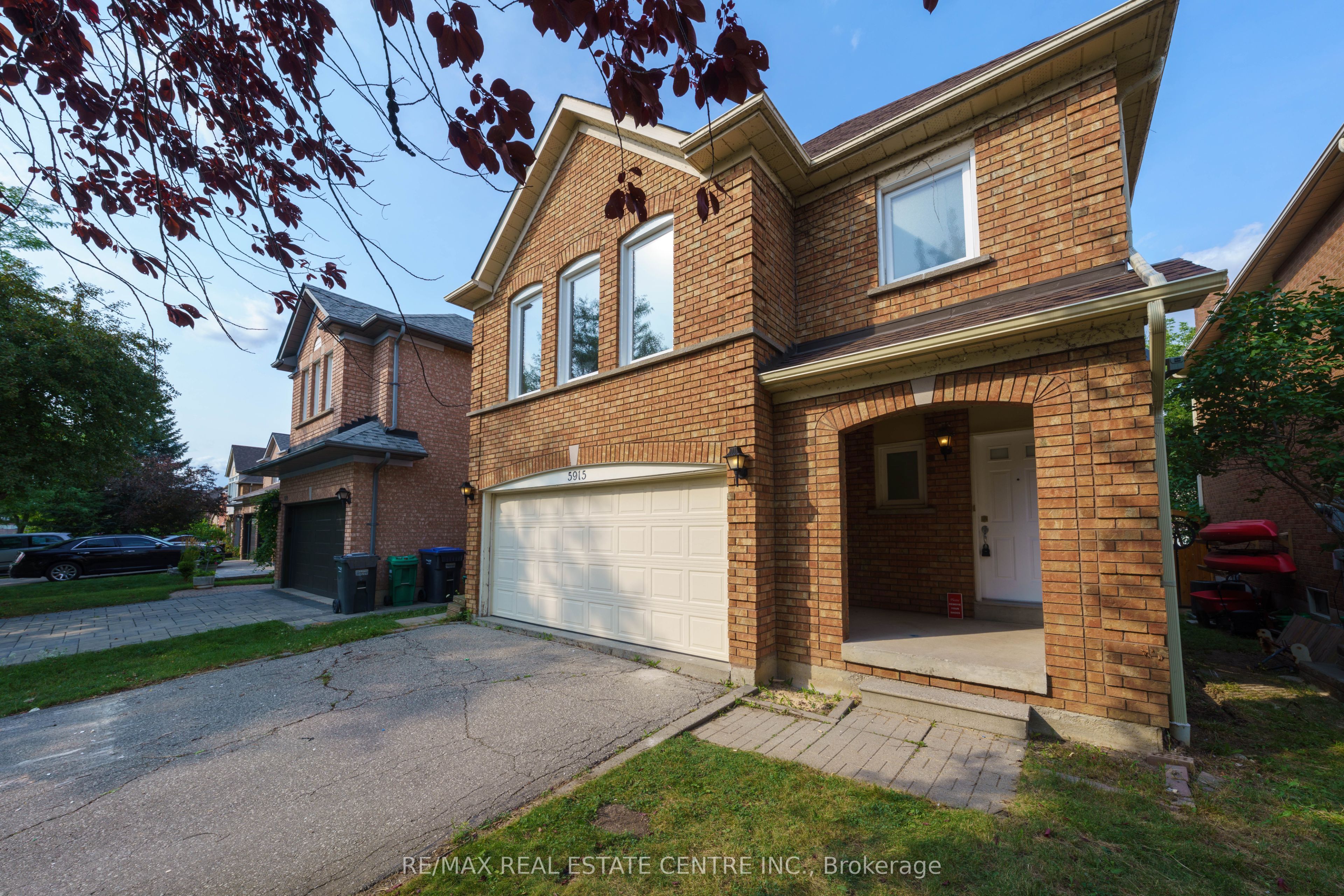 5915 Hemingway Road, Mississauga, ON L5M 5K8 photo 2