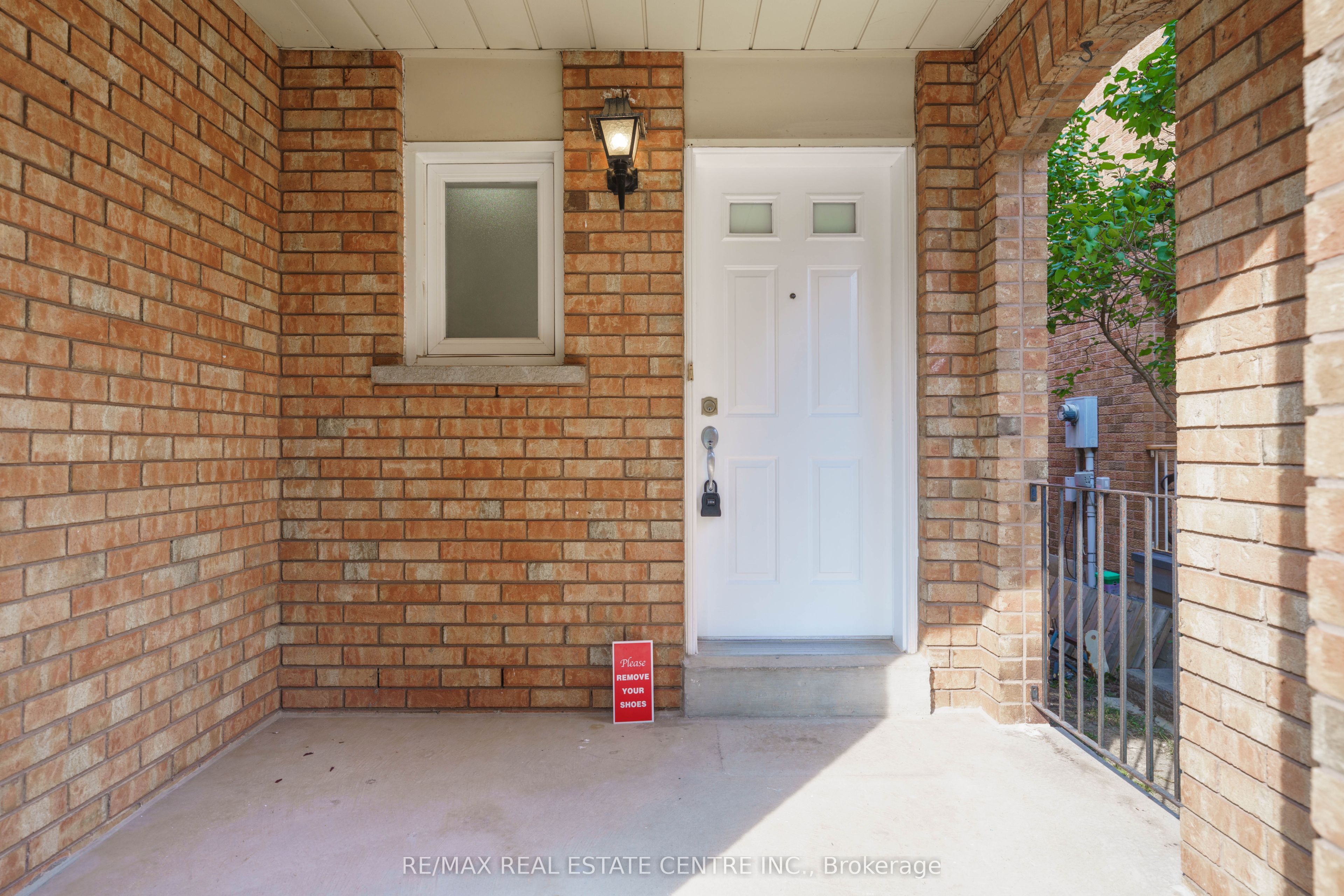 5915 Hemingway Road, Mississauga, ON L5M 5K8 photo 3