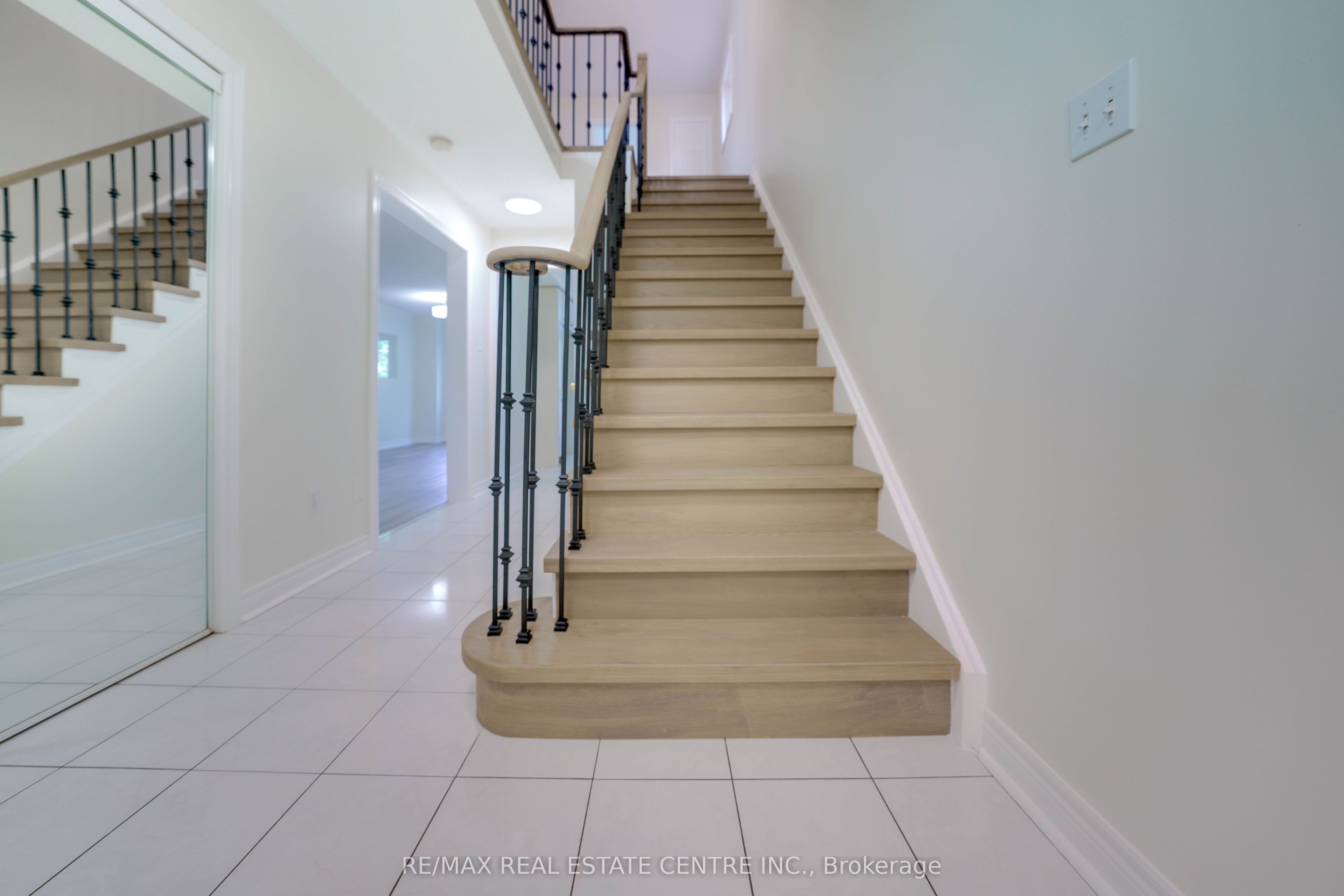 5915 Hemingway Road, Mississauga, ON L5M 5K8 photo 4