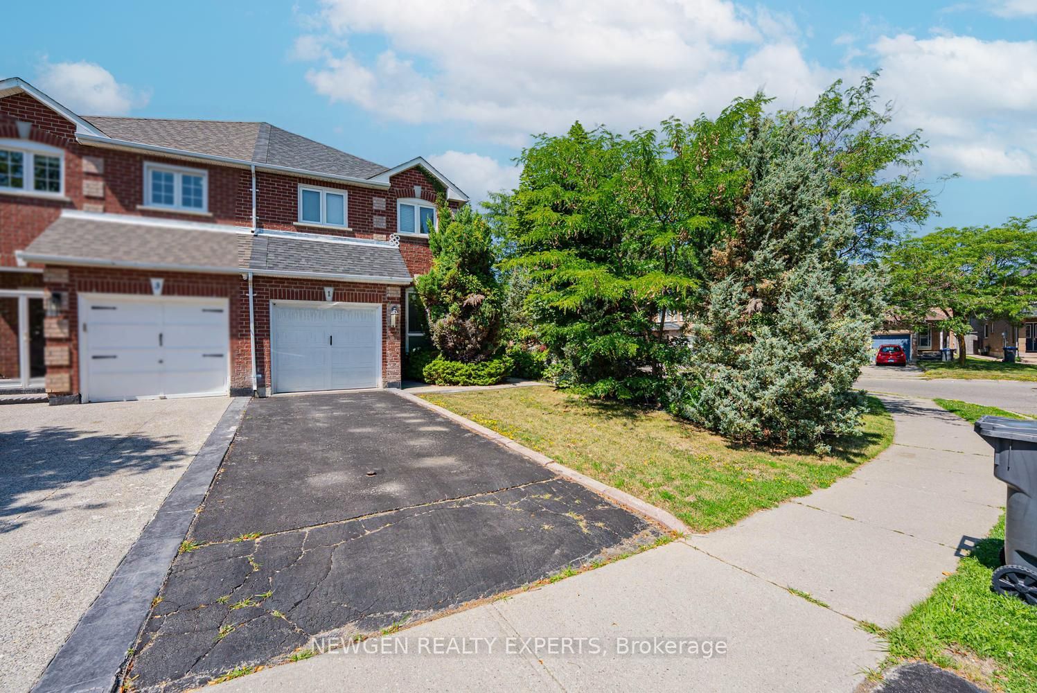 1 Kitto Court, Brampton, ON L6Y 4Z2 photo 2