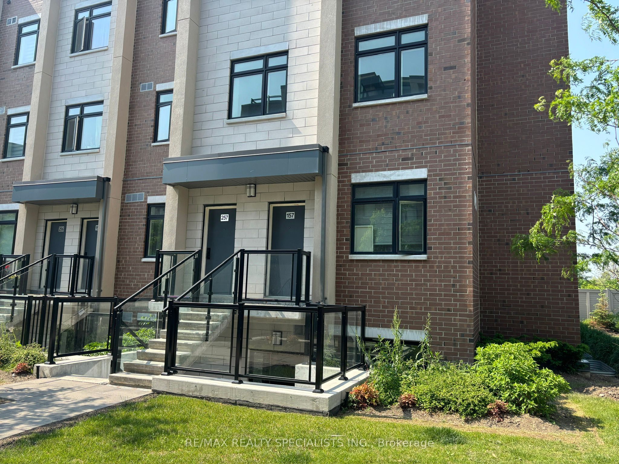 1095 Douglas Mccurdy Comm 157, Mississauga, ON L5G 1H9