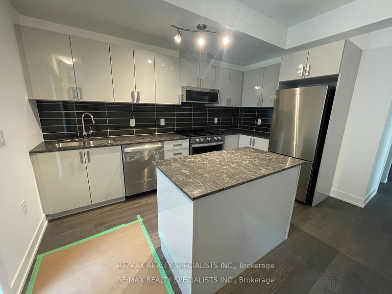 1095 Douglas Mccurdy Comm 157, Mississauga, ON L5G 1H9 photo 3