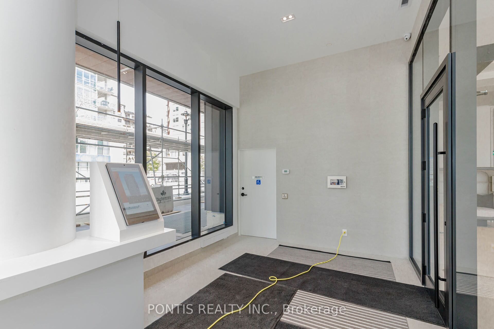 2075 LAKESHORE Road 404, Burlington, ON L7R 1E2 photo 4