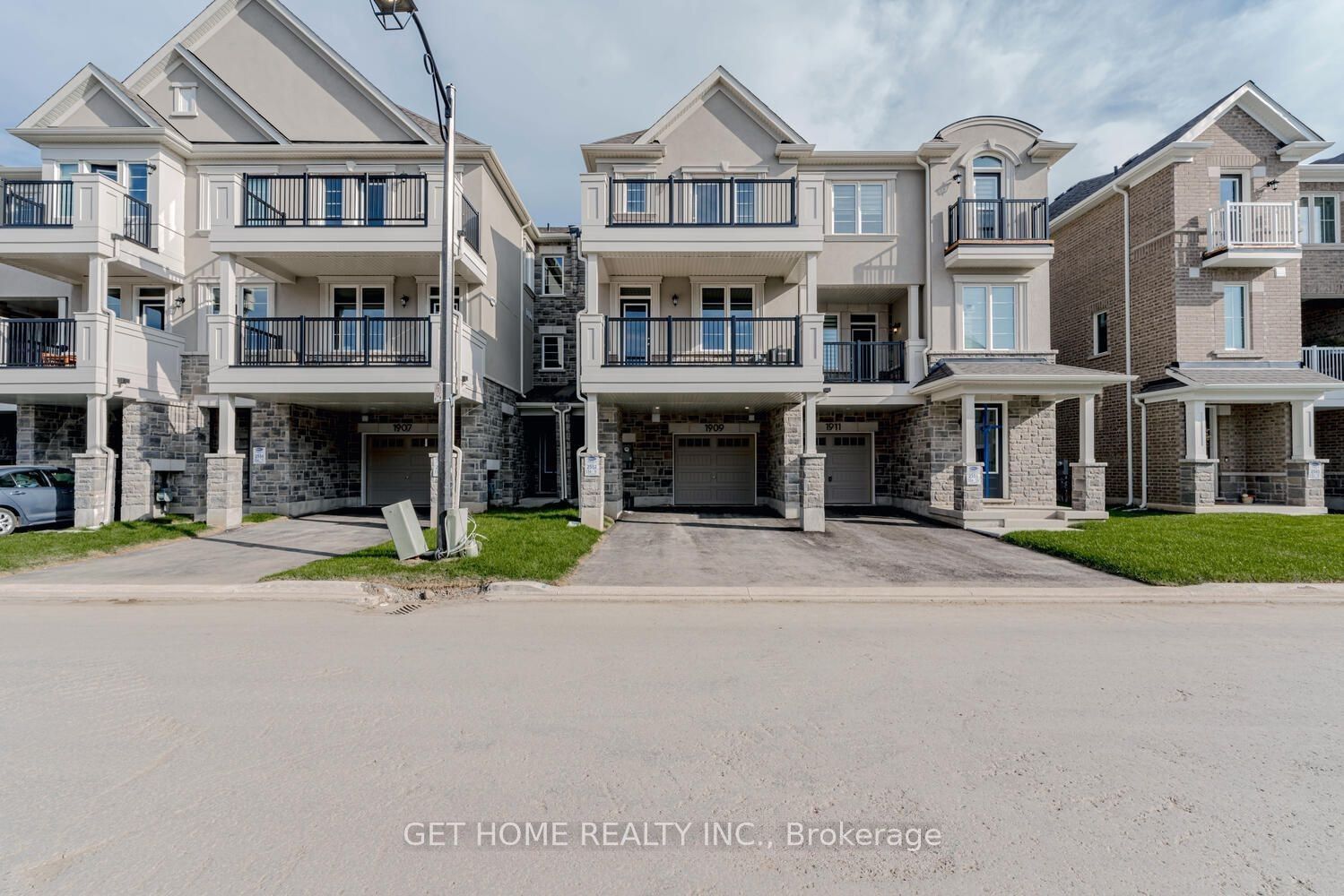 1909 Thames Circle, Milton, ON L9E 1Y9