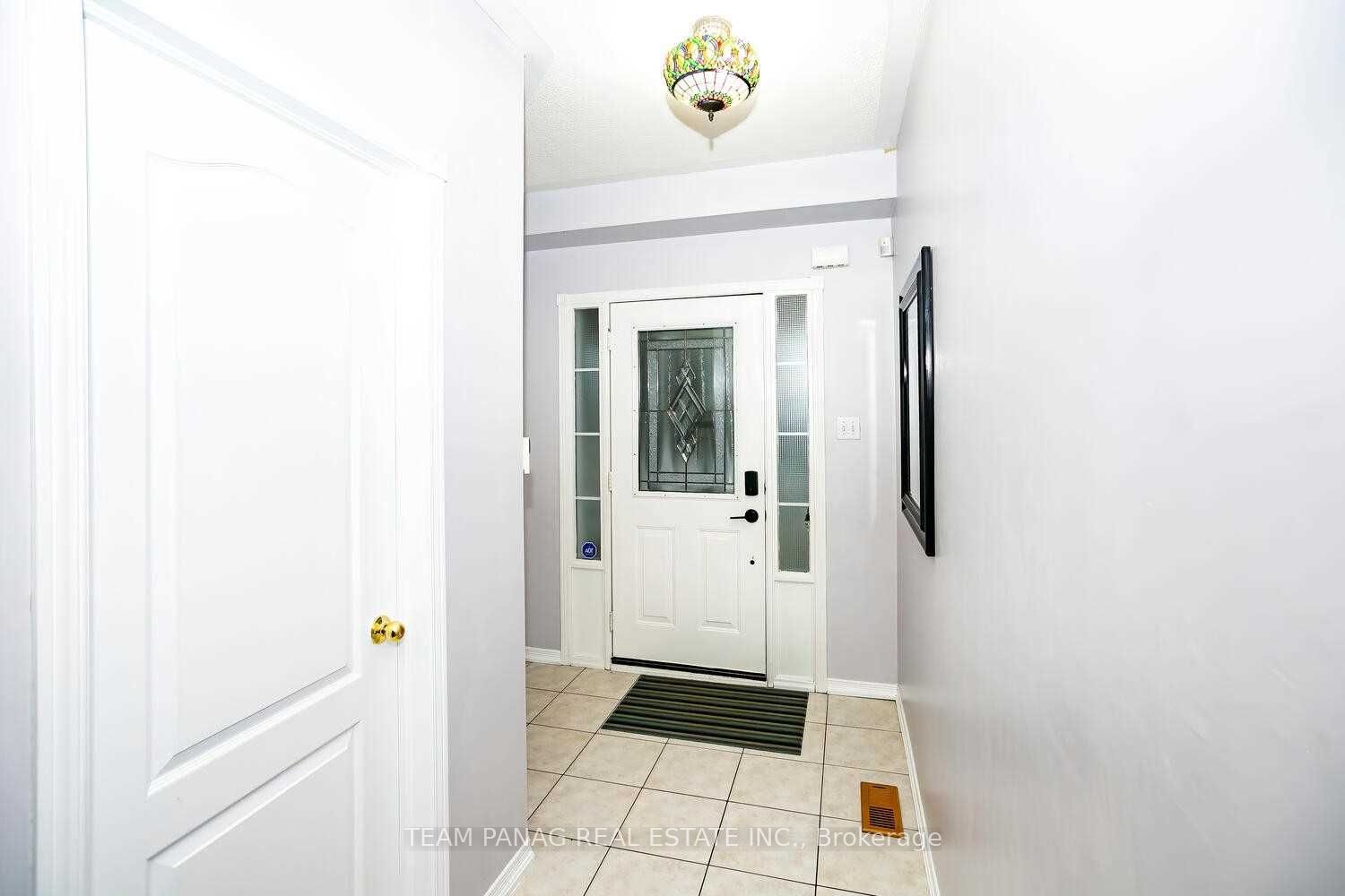 4 Queen Anne Drive, Brampton, ON L7A 1X1 photo 2