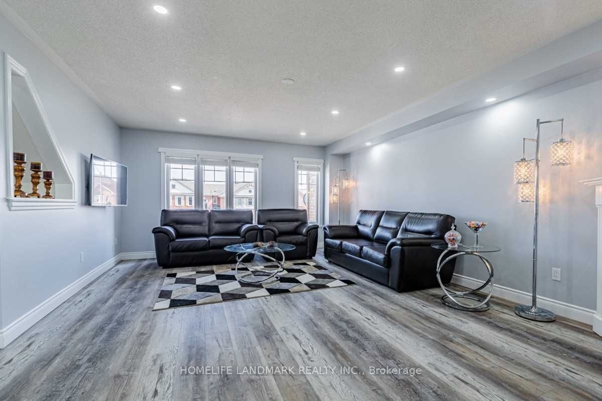 3055 Highvalley Road, Oakville, ON L6M 5H4 photo 3
