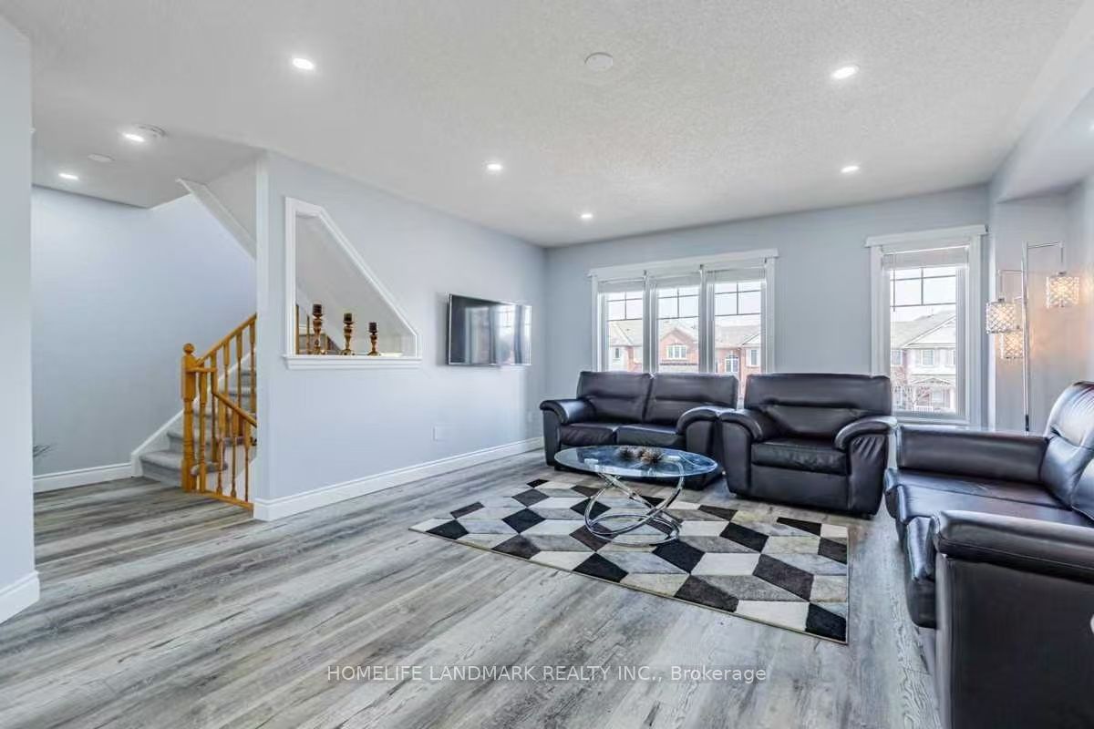3055 Highvalley Road, Oakville, ON L6M 5H4 photo 4