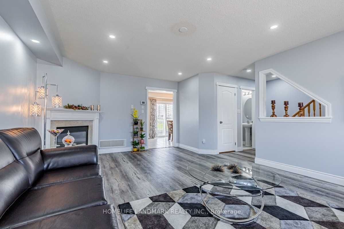 3055 Highvalley Road, Oakville, ON L6M 5H4 photo 5