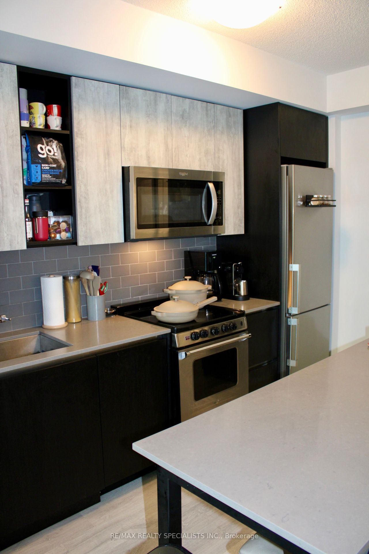 251 Manitoba Street 809, Toronto, ON M8Y 0C7 photo 2