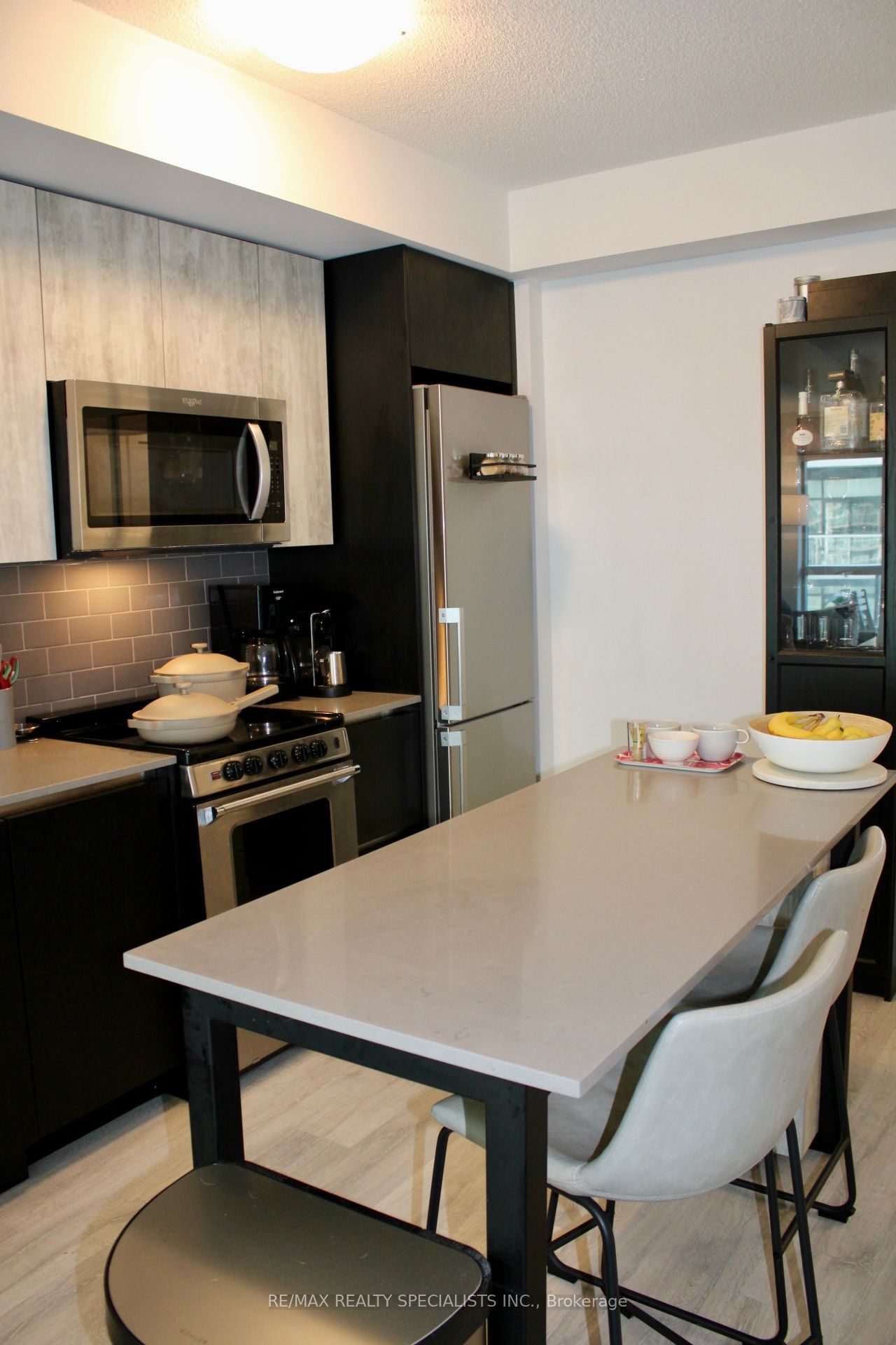 251 Manitoba Street 809, Toronto, ON M8Y 0C7 photo 4