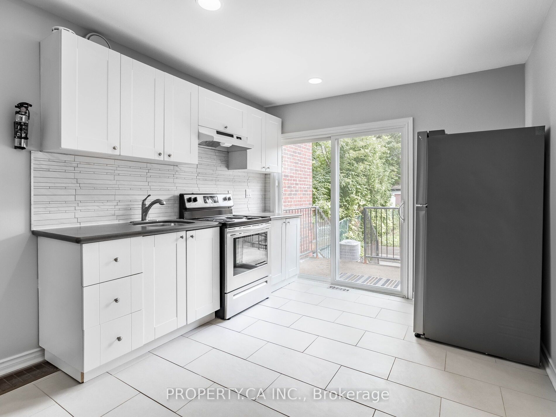 285 Bartlett Avenue Basement, Toronto, ON M6H 3G3 photo 3