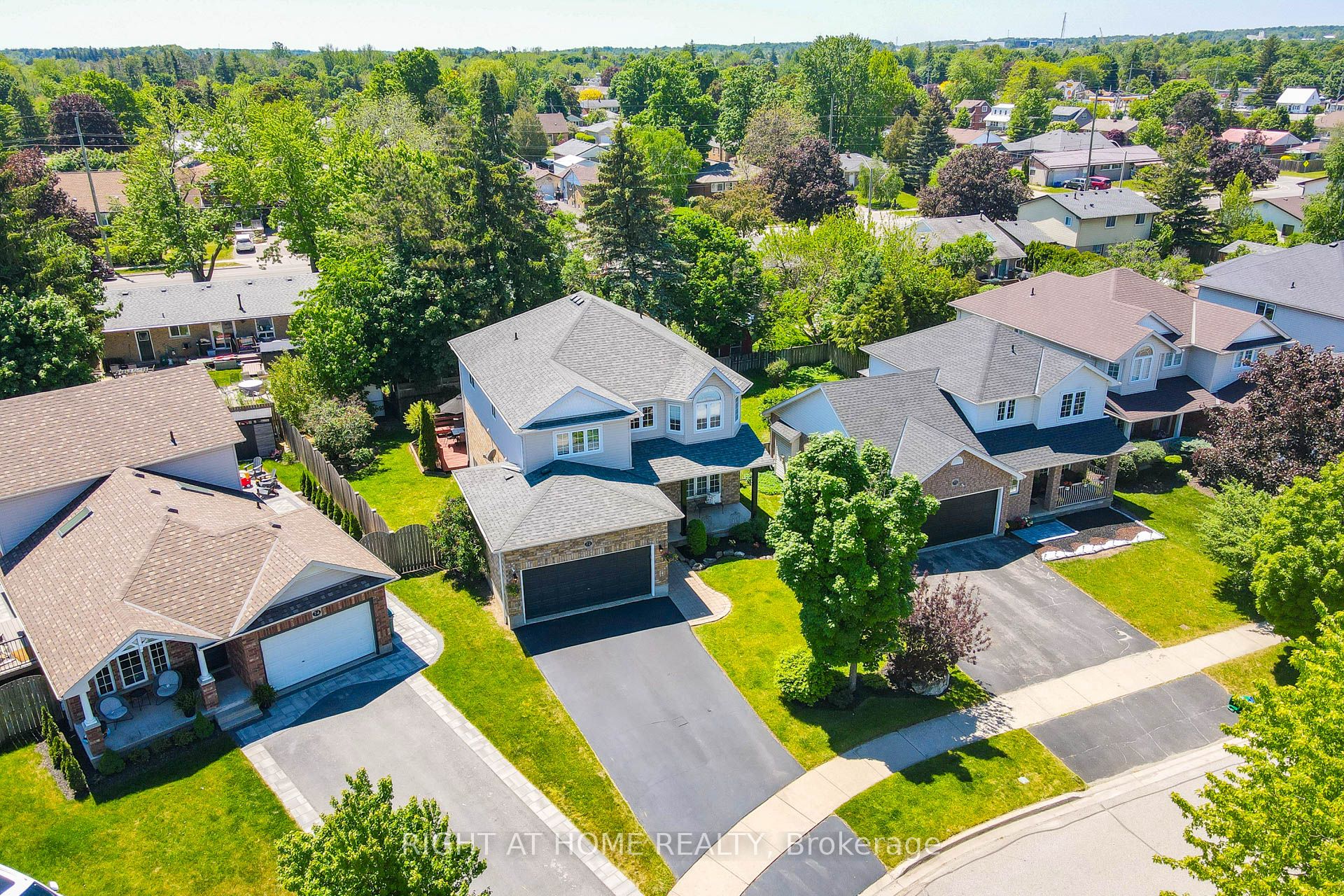 72 Beardmore Crescent, Halton Hills, ON L7J 2Z1