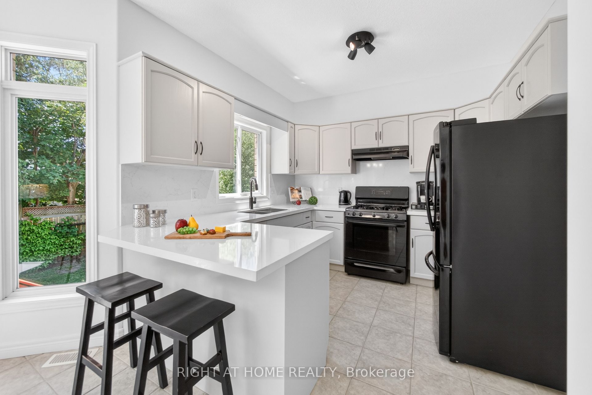 72 Beardmore Crescent, Halton Hills, ON L7J 2Z1 photo 4