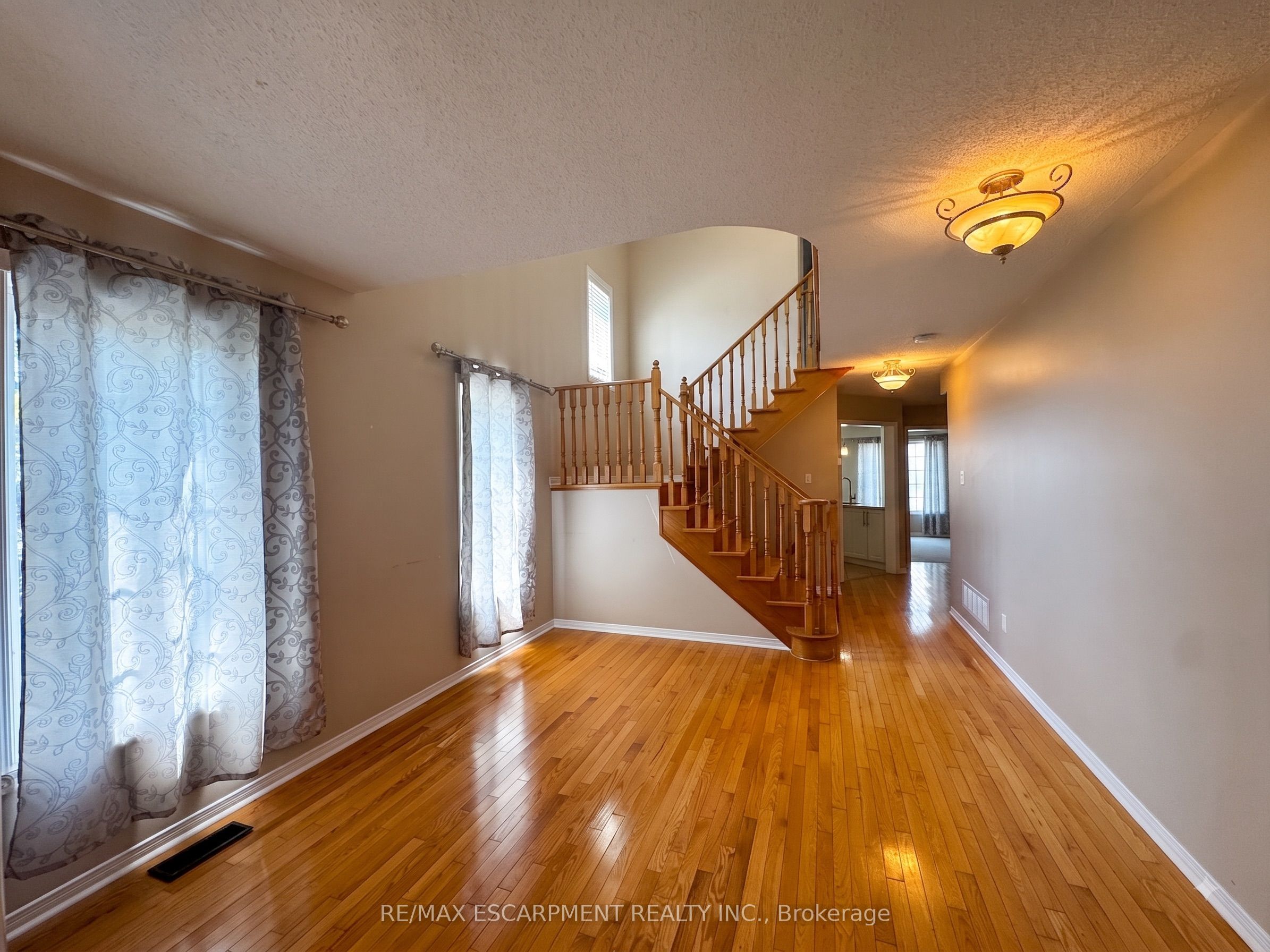 56 Peachleaf Crescent, Brampton, ON L7A 2B4 photo 3