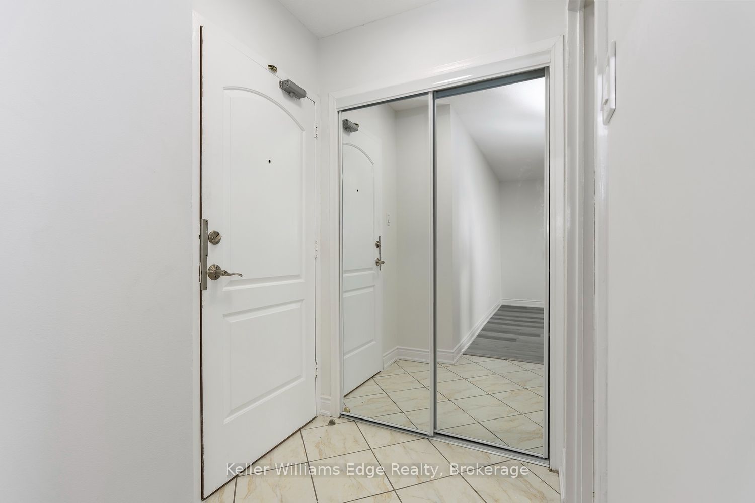 3145 Queen Frederica Drive 608, Mississauga, ON L4Y 3A7 photo 2