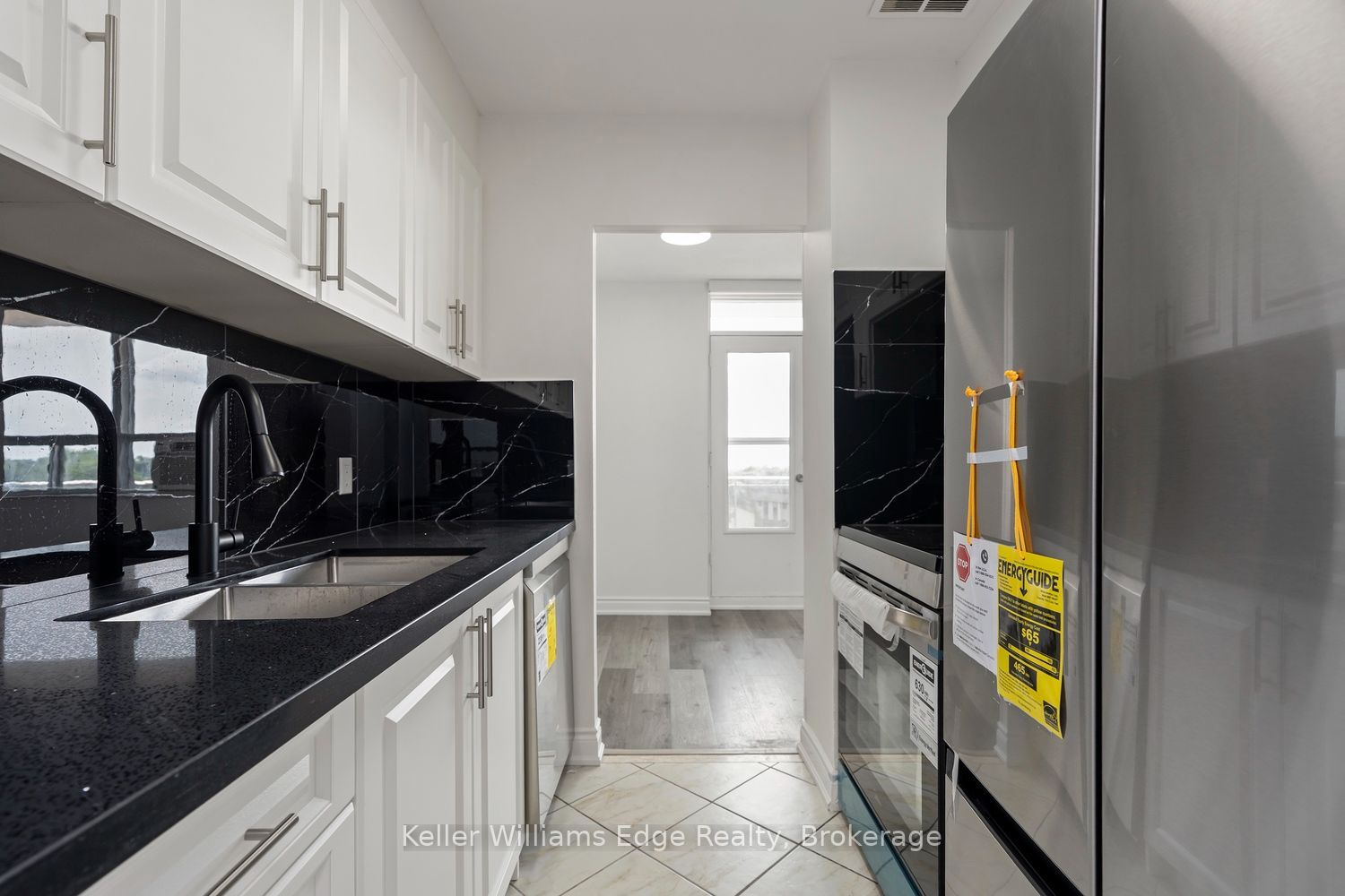 3145 Queen Frederica Drive 608, Mississauga, ON L4Y 3A7 photo 5