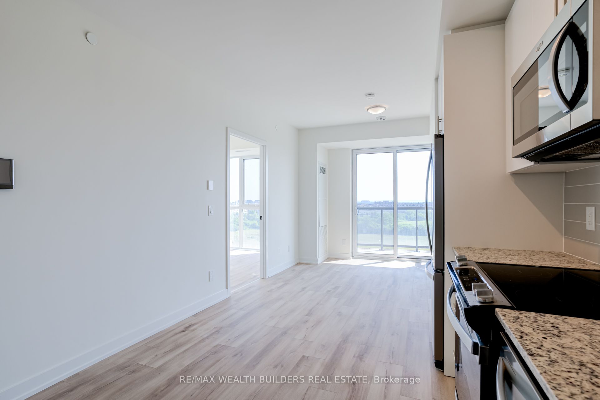 335 Wheat Boom Drive 813, Oakville, ON L6H 7C2 photo 2
