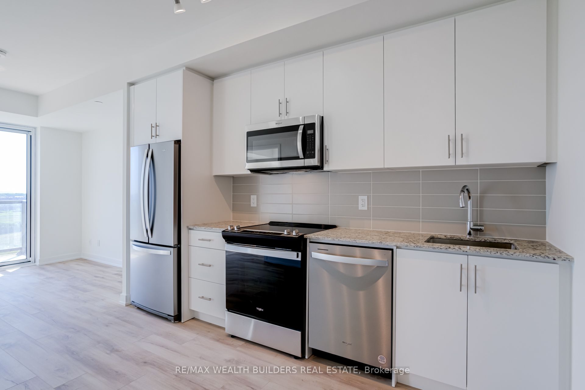 335 Wheat Boom Drive 813, Oakville, ON L6H 7C2 photo 3