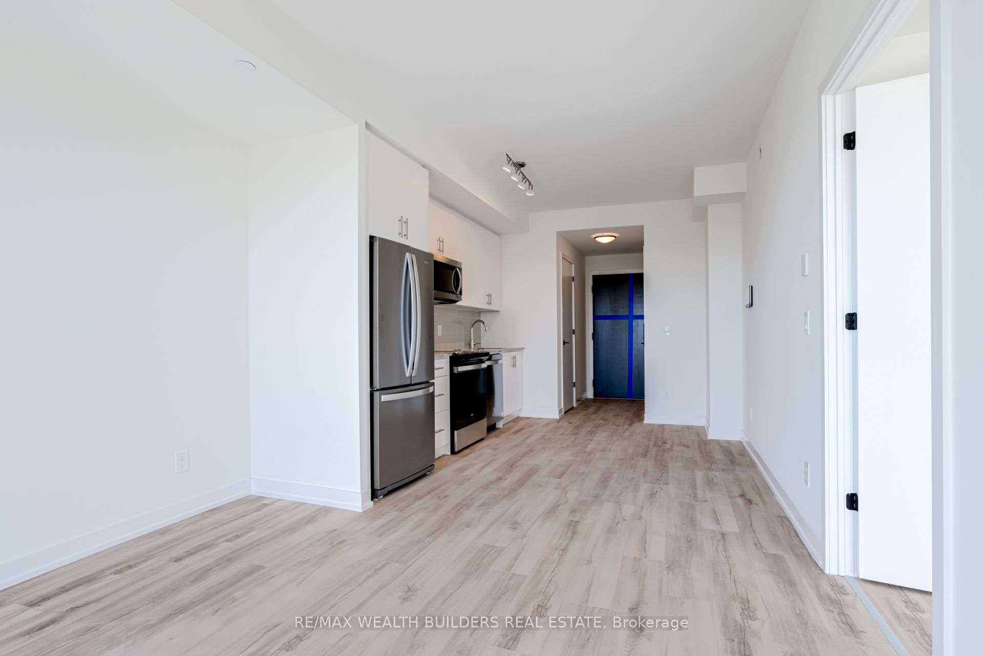 335 Wheat Boom Drive 813, Oakville, ON L6H 7C2 photo 4