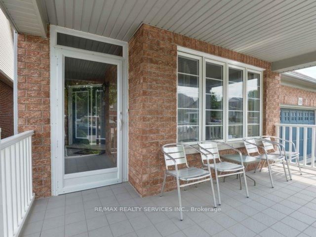 106 Pennyroyal Crescent, Brampton, ON L6S 6J6 photo 2