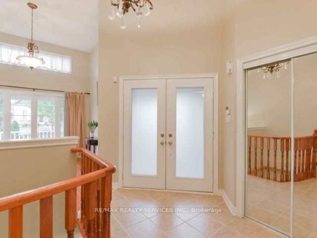 106 Pennyroyal Crescent, Brampton, ON L6S 6J6 photo 3