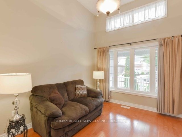106 Pennyroyal Crescent, Brampton, ON L6S 6J6 photo 4