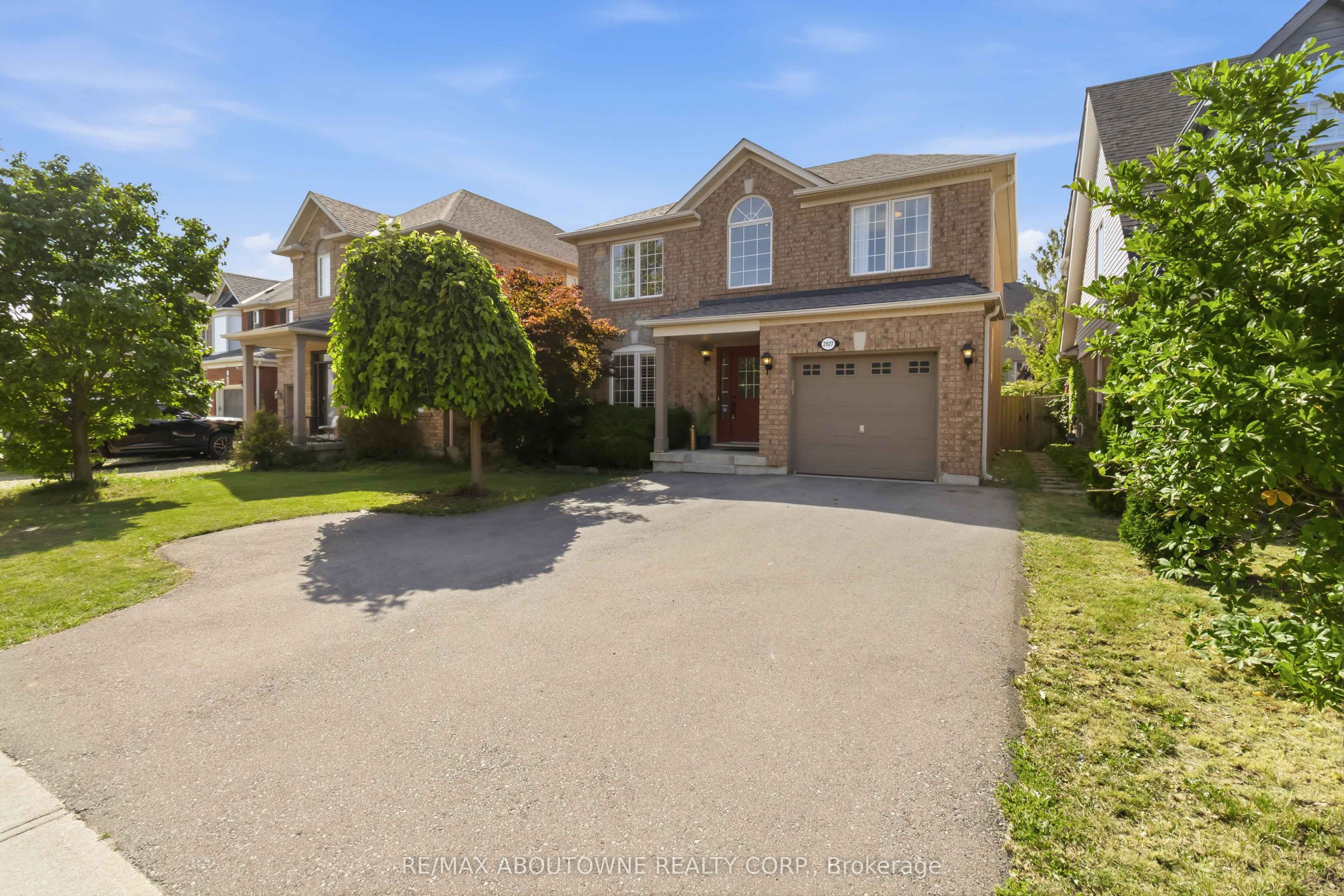 2927 Westoak Trails Boulevard, Oakville, ON L6M 4V2 photo 2