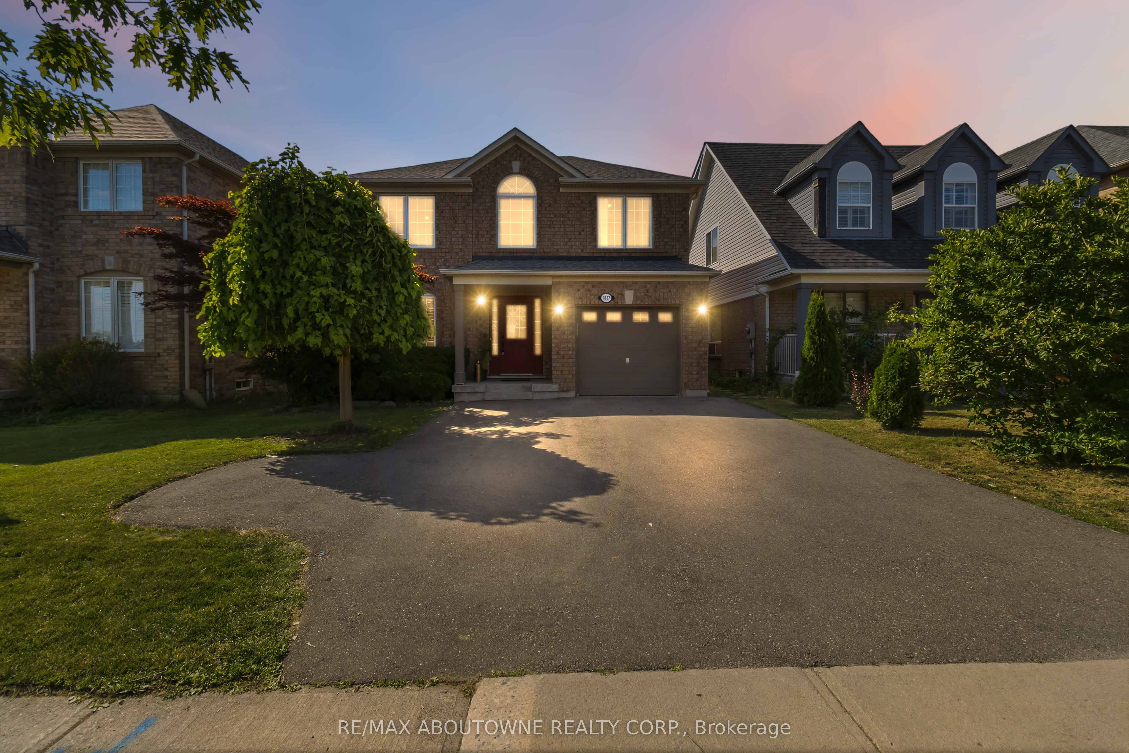 2927 Westoak Trails Boulevard, Oakville, ON L6M 4V2 photo 3