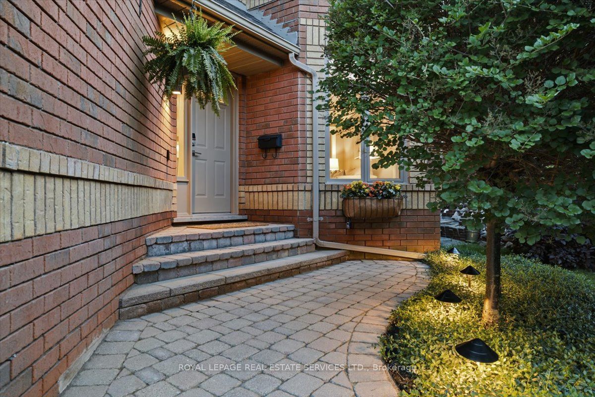 2268 Vista Oak Road, Oakville, ON L6M 3L8 photo 3