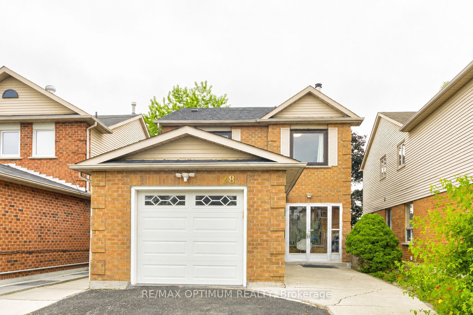 28 Stalbridge Avenue, Brampton, ON L6Y 4H2 photo 2