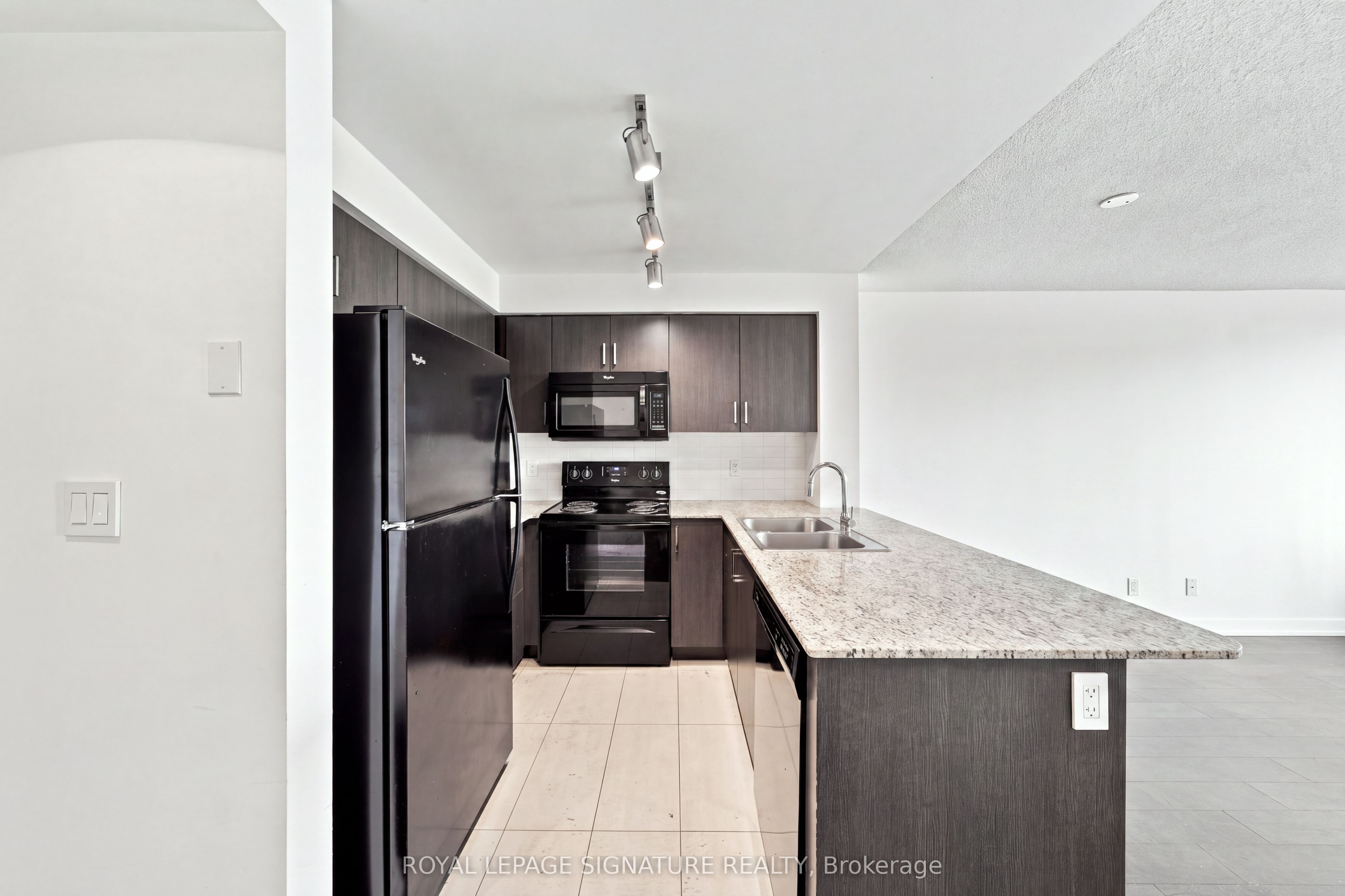 80 Esther Lorrie Drive 417, Toronto, ON M9W 0C6 photo 3