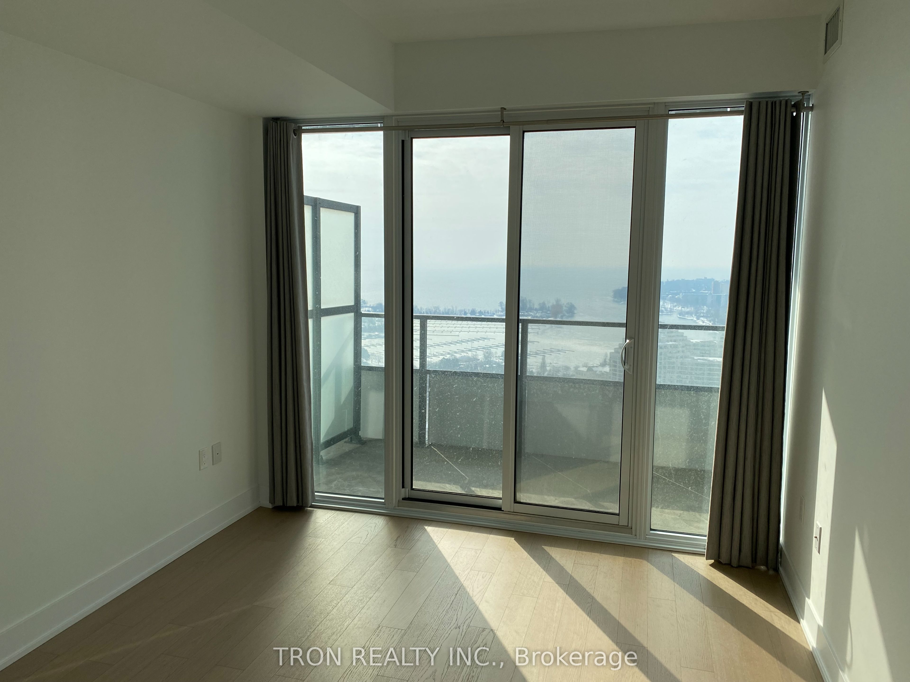 30 Shore Breeze Drive 2621, Toronto, ON M8V 1A1 photo 4