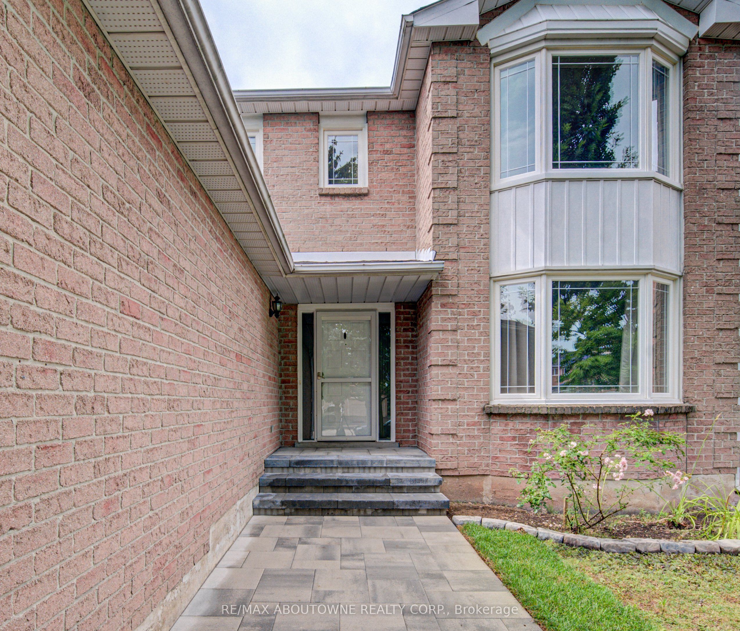 426 PARKLANE Road, Oakville, ON L6H 4J5 photo 3