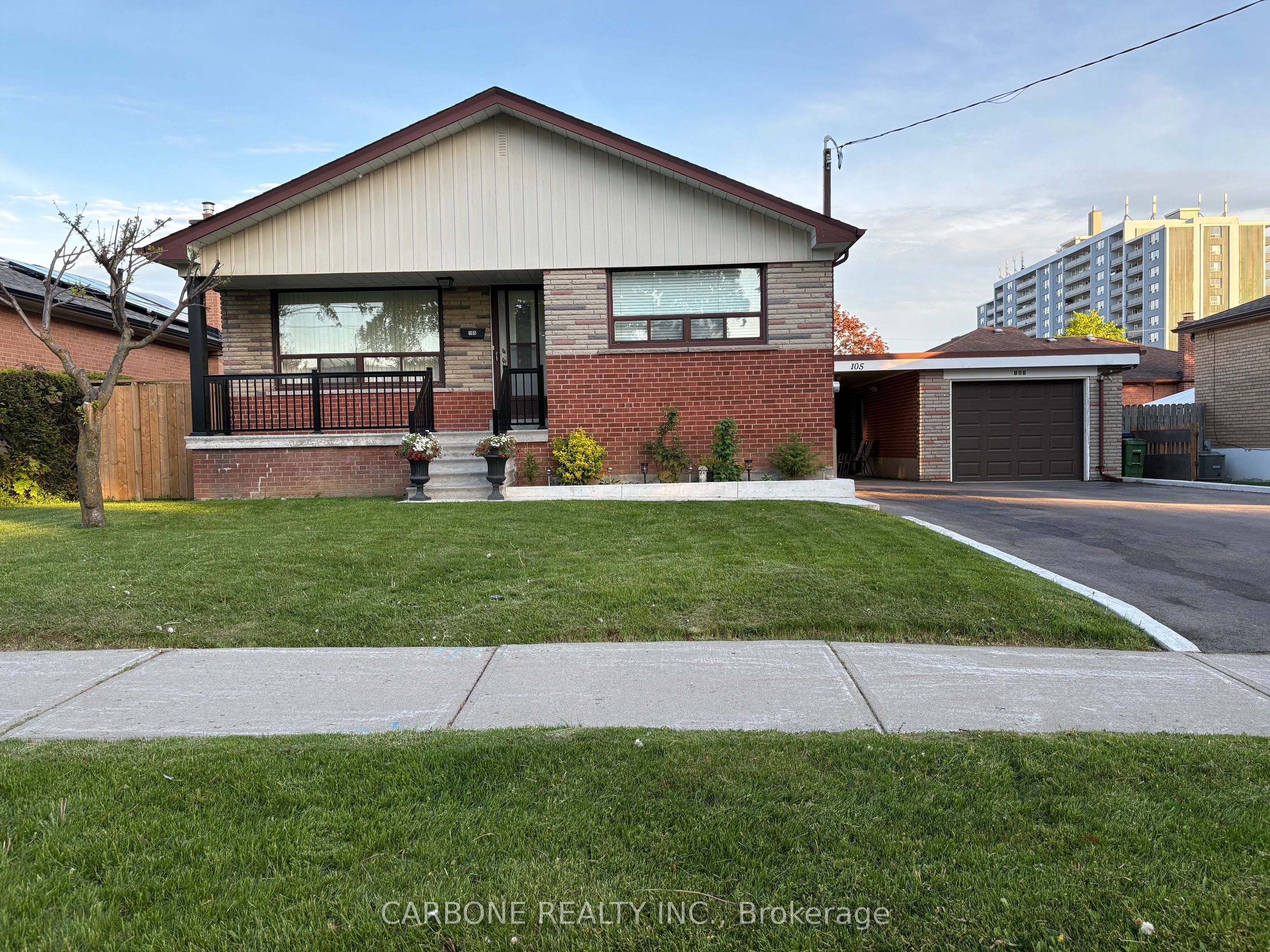 105 Hallsport Crescent, Toronto, ON M3M 2K5