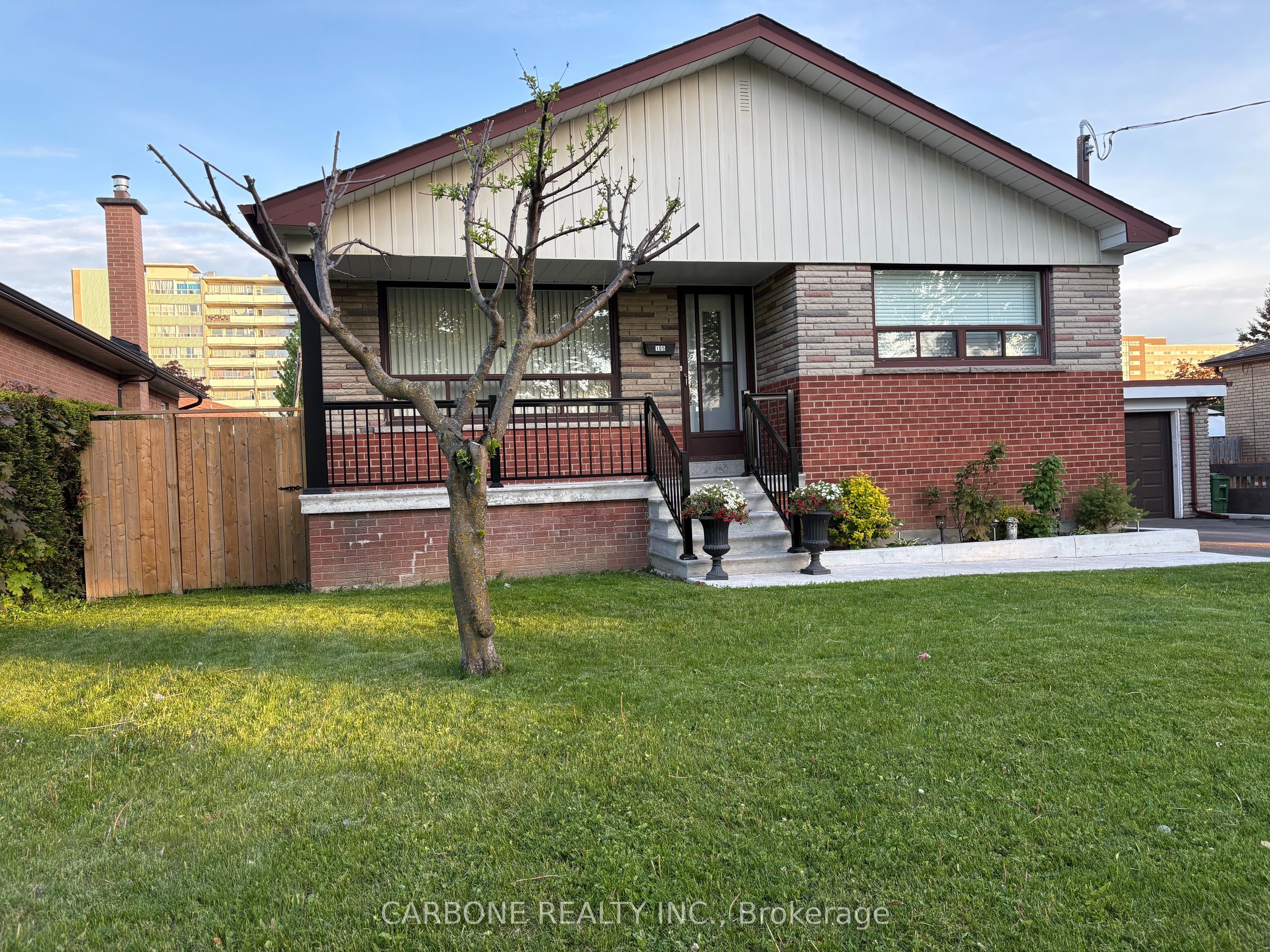 105 Hallsport Crescent, Toronto, ON M3M 2K5 photo 2