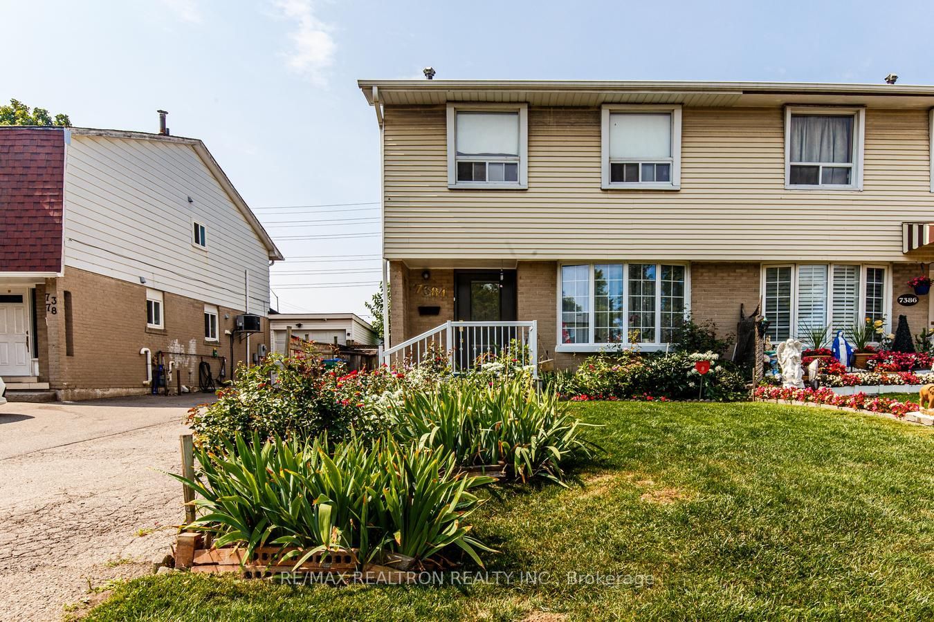 7384 Sills Road, Mississauga, ON L4T 2K1 photo 2
