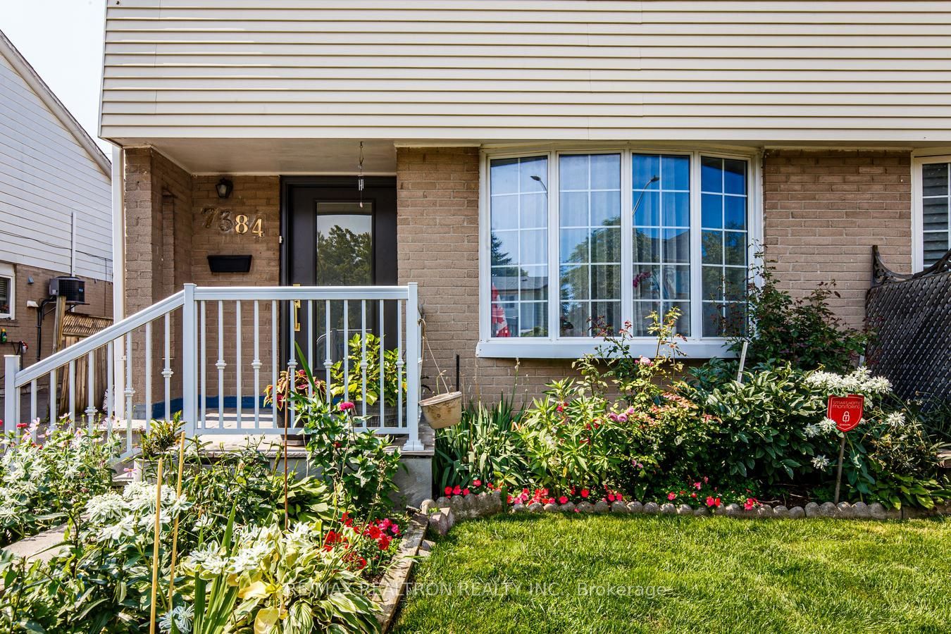 7384 Sills Road, Mississauga, ON L4T 2K1 photo 3