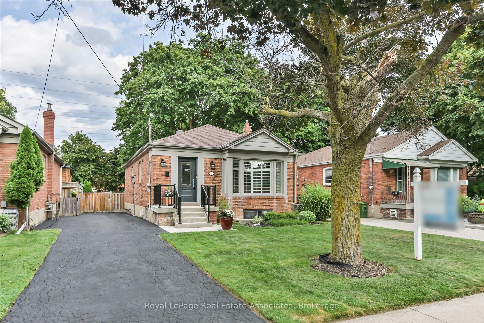 41 Ashbourne Drive, Toronto, ON M9B 4H3 photo 3
